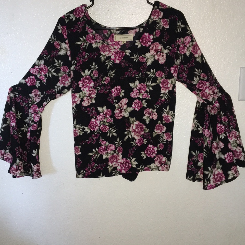 •Bell-Sleeve Top•